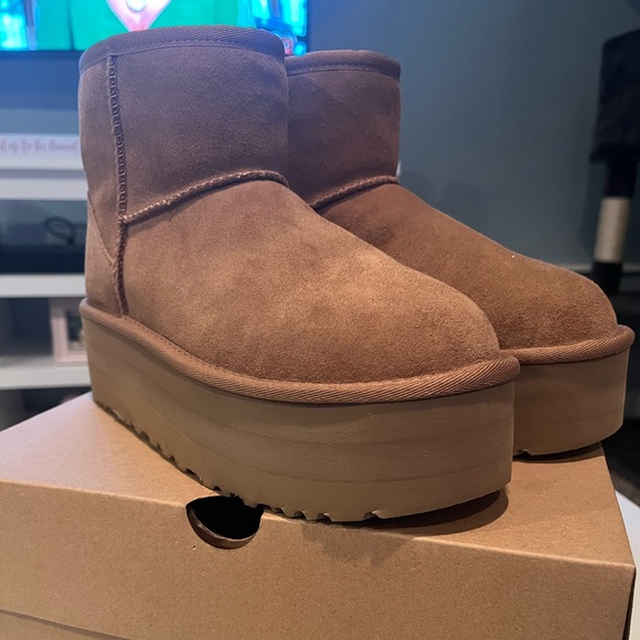 UGG classic mini platform size 7 in chestnut! - Picture 3 of 5